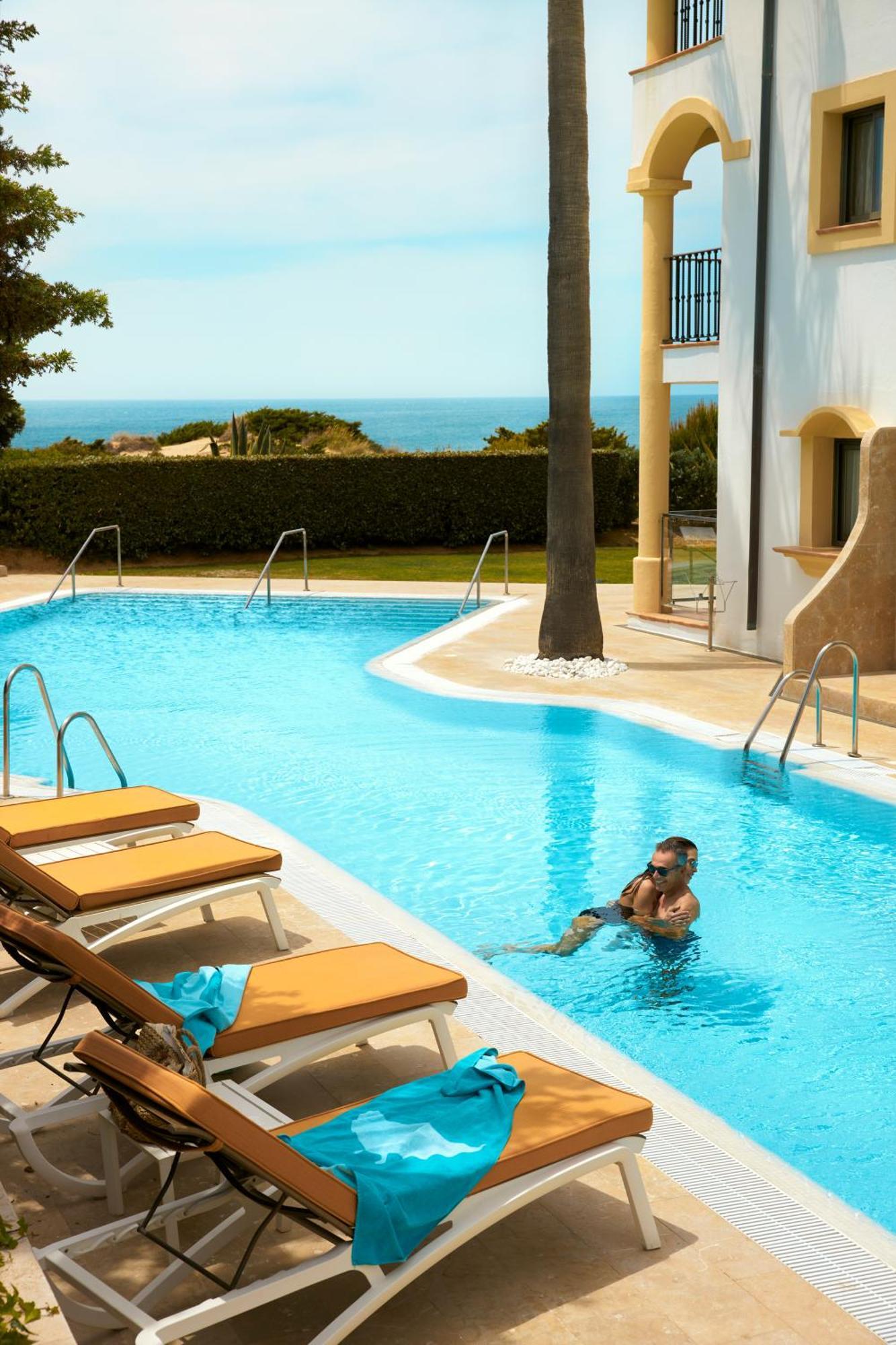 Iberostar Selection Andalucia Playa Hotel Chiclana de la Frontera Kültér fotó A swimming pool